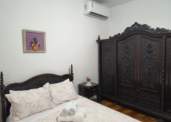 Apto Clássico, 2 quadras da Praia, Copacabana Palace e Metrô - Ar Condicionado - Muito bem Equipado Rio de Janeiro